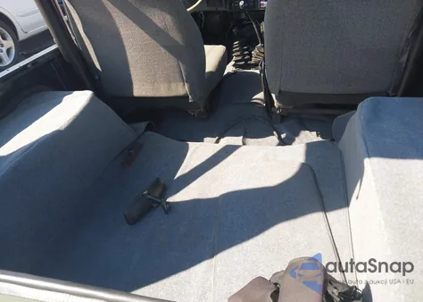 1991 Jeep Wrangler / Yj S z USA, uszkodzony, nr VIN 2J4FY19P7MJ120861